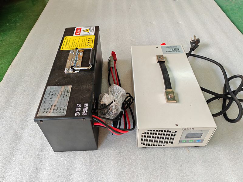 锂电池组+充电机