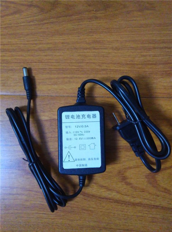12V 0.5A 锂电池充电器
